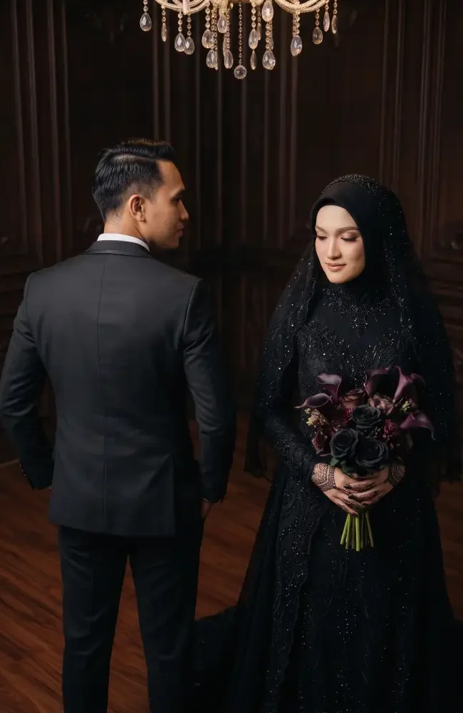 Pasangan-Pengantin-Dark-Style-Graphicography.id-pose-2.webp